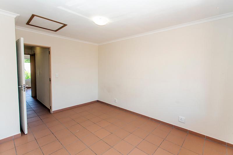 2 Bedroom Property for Sale in Oakglen Western Cape